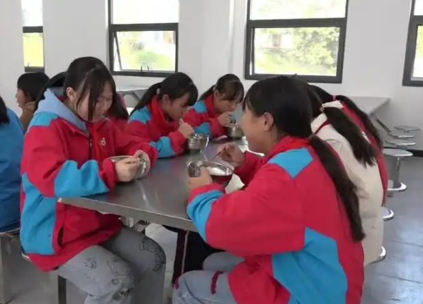 营造了和谐校园文化氛围还能引导学生从小培育积极健康兴趣爱好 营造了和谐校园文化氛围还能引导学生从小培育积极健康兴趣爱好