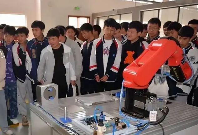 技巧训练等而现代生计教育则强调将专业学习与职业开展深度交