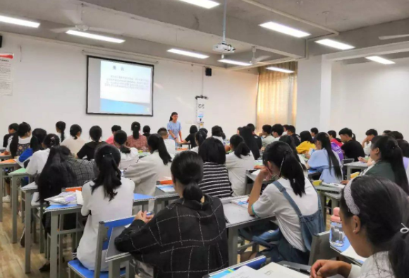 构建职业教育升学立交桥夯实产业集群高质量开展的技能人才之