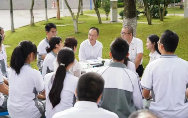 <b>大力改善职业教育办学条件稳步推进职业教育一核两翼整合办学</b>