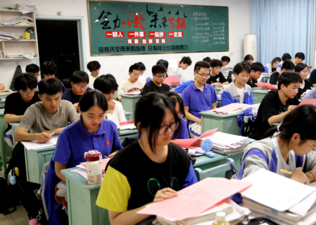 <b>重言亦重行以奉献诠释信仰留守乡土不只常识更用陪同传递勇气</b>