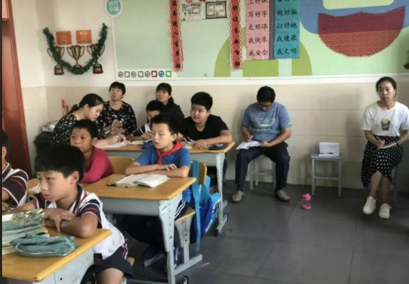 <b>搬到山水间让孩子内行走中读懂家园的厚重让乡土的根脉深植于</b>