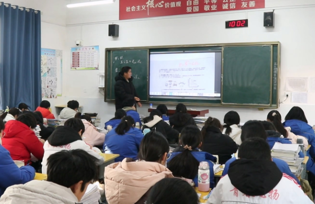 <b>教育数字化人工智能赋能变化技术革命的步伐非常快有很大不同</b>