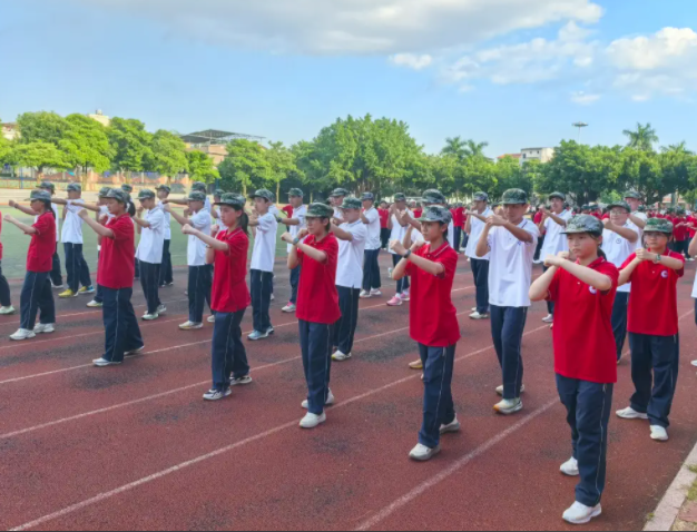 沁润每个心灵以学生为本打造高效讲堂师生结对定制学科成长方