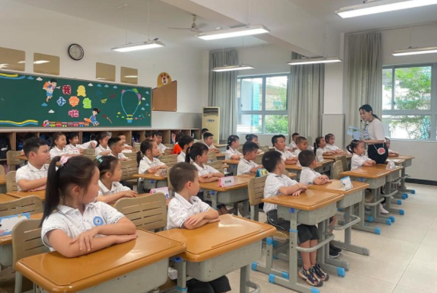 <b>优质均衡方向加速跨进并积极探索高中教育特征多元展开新途径</b>