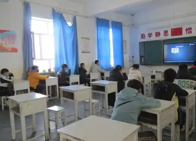 校园建设智慧讲堂构建在线课程共享及虚拟实验实训等方面深化