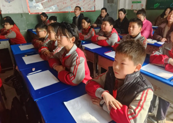 融入心思健康教育内容进步对学生心思行为偏常的识别和早期干