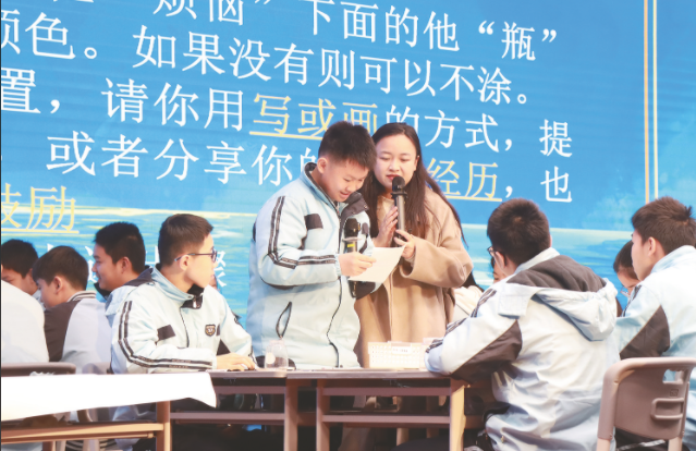 <b>让校园充溢阳光花香让英勇的生命之花在时间的枝头开放美的希</b>