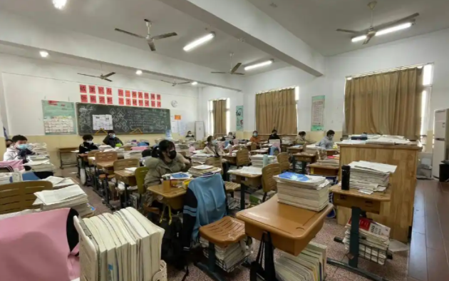 每一位师生的共同努力需要在日常的教育教学实践中不断积淀和