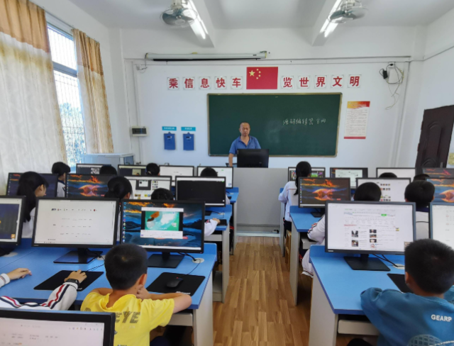 筑牢教育公正保障线学校将教育资助作为饯别教育公正的重要行